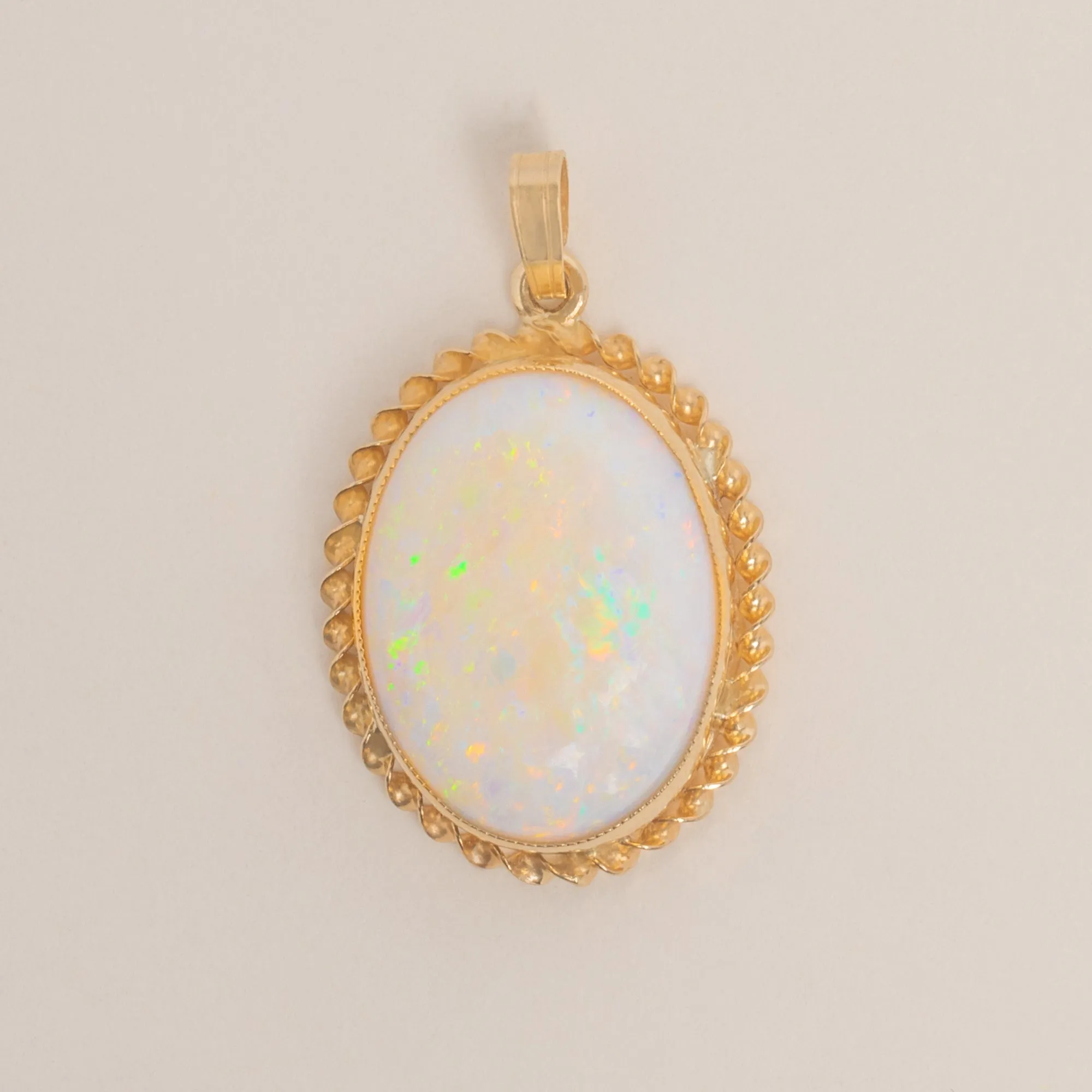 9ct Gold Opal Pendant, 8.80ct