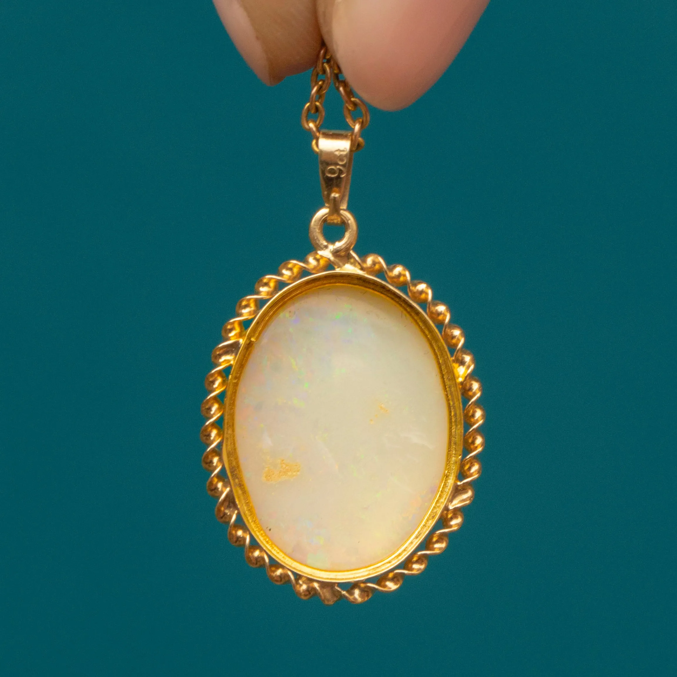 9ct Gold Opal Pendant, 8.80ct