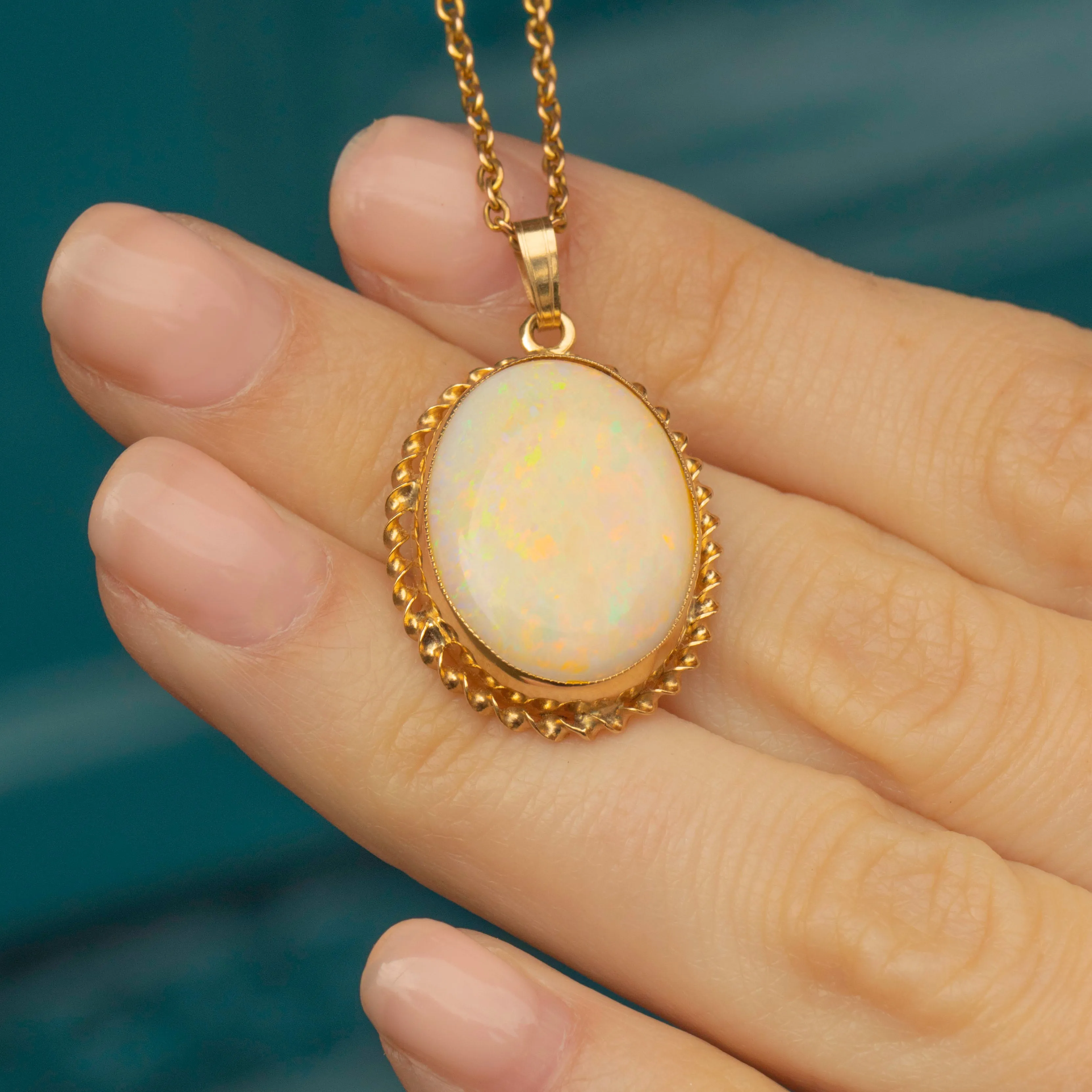 9ct Gold Opal Pendant, 8.80ct