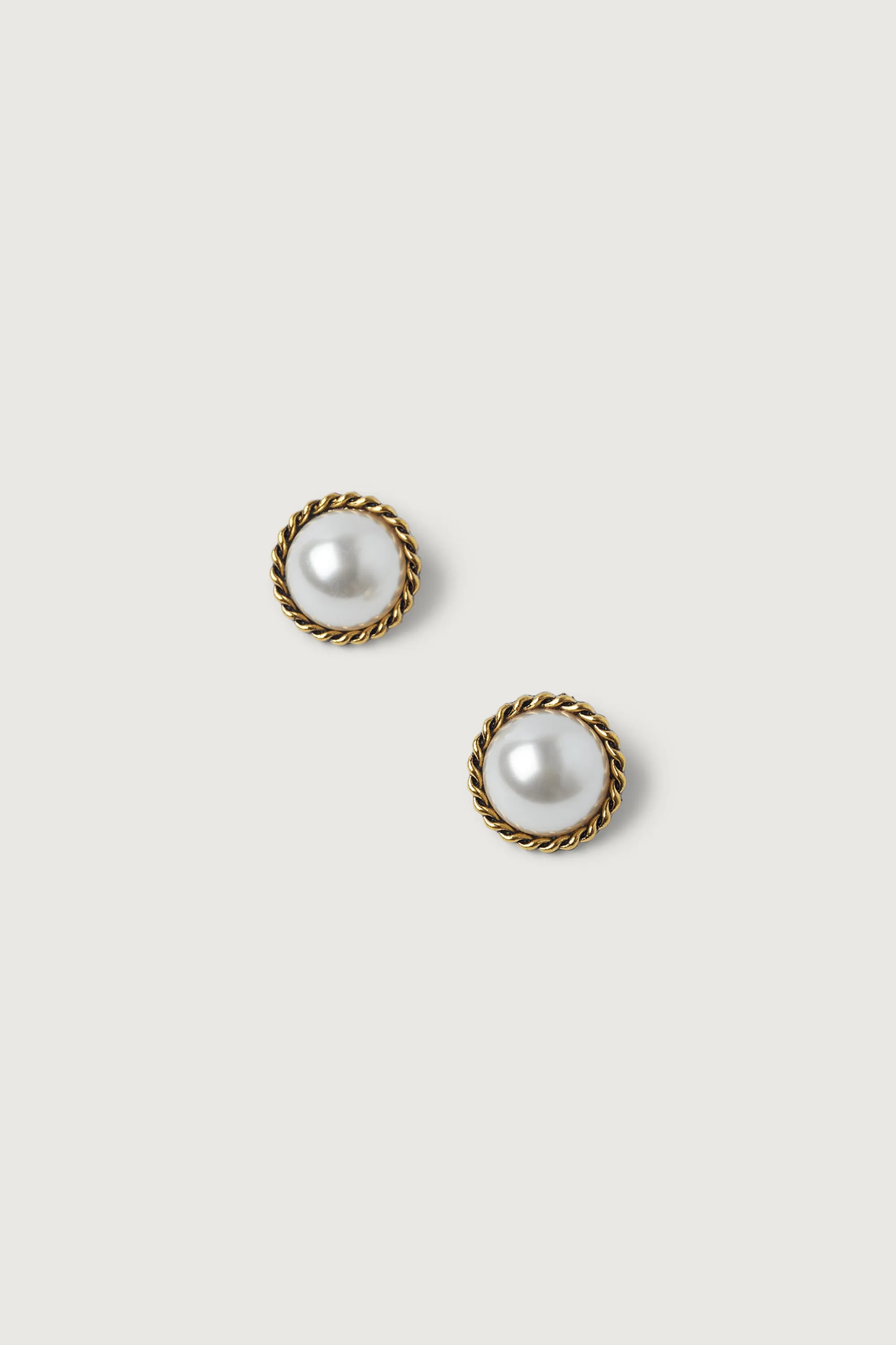 PEARL BUTTON EARRING