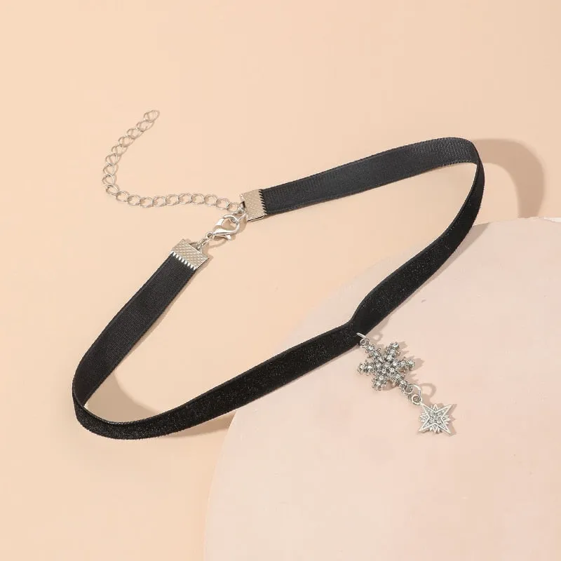 Simple Vintage Velvet Pearl Choker Short Black Clavicle Collar Necklace Gothic Chokers Necklaces for women